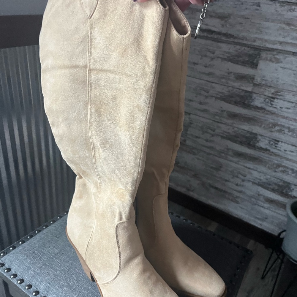 Women's Tan Suede Boots